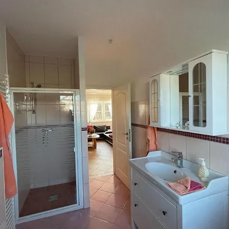 Ottosin Mit Terrasse Und Garten Dargen