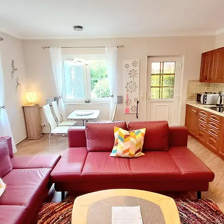 Ottosin Mit Terrasse Und Garten Dargen